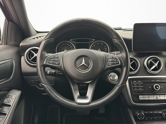 Mercedes-Benz A180 14 of 30