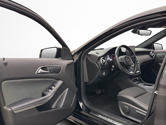 Mercedes-Benz A180 11 of 30
