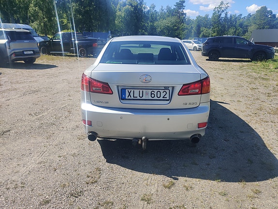 Lexus IS250 3 of 6