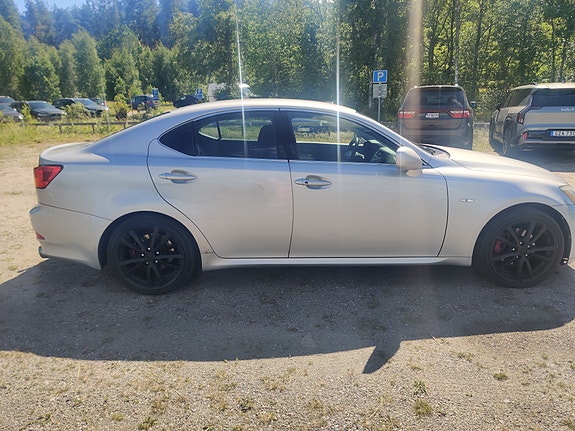 Lexus IS250 4 of 6