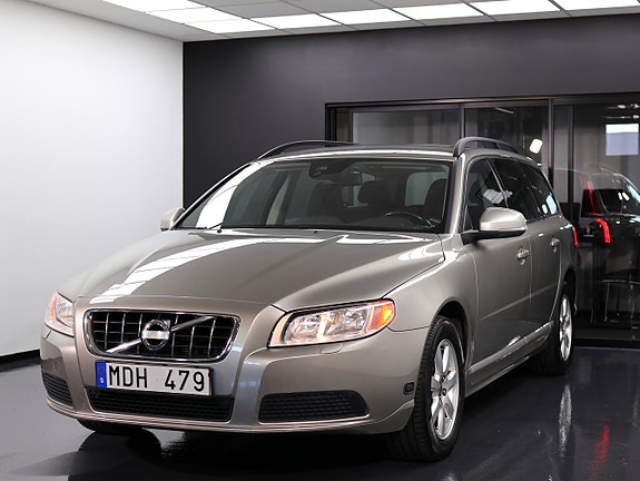 Volvo V70 2 of 5
