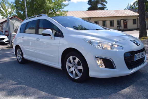 Peugeot 308 SW 3 of 5