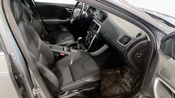 Volvo V40 3 of 9