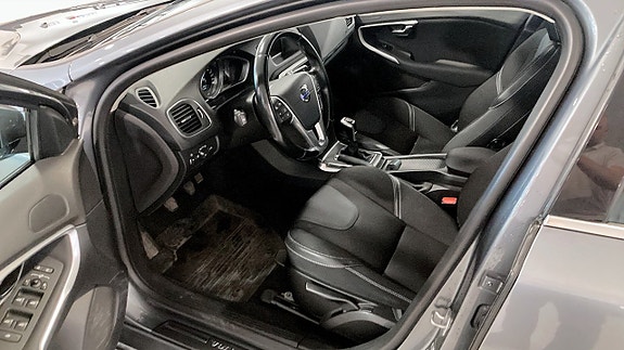 Volvo V40 4 of 9