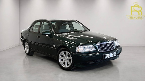 Mercedes-Benz C200 2 of 5