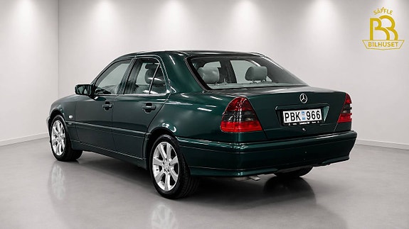 Mercedes-Benz C200 3 of 5