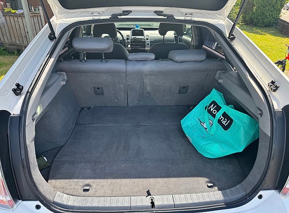 Toyota Prius 3 of 5