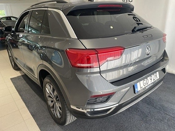 Volkswagen T-Roc 4 of 9