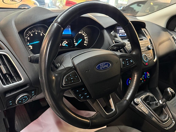 Ford Focus 9 of 17