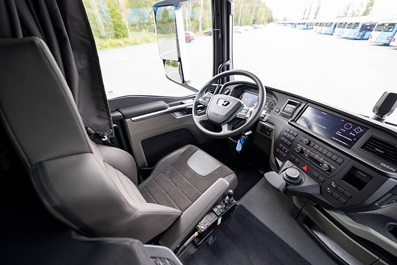 MAN TGS 35.520 8x4-4 BL CH 9 of 12