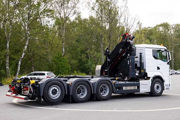 MAN TGS 35.520 8x4-4 BL CH 2 of 12