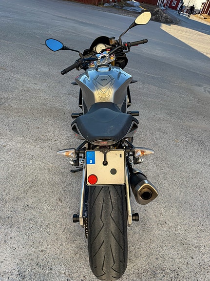 Aprilia Tuono V4 R 5 of 5