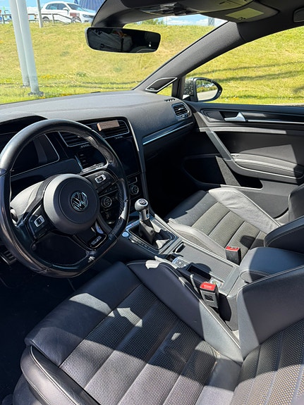 Volkswagen Golf VII 4 of 5