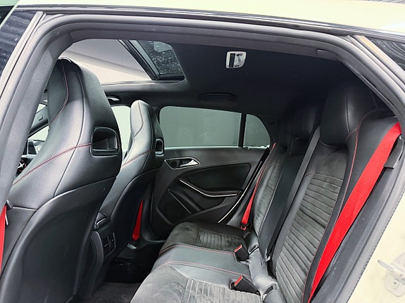 Mercedes-Benz CLA45 9 of 18