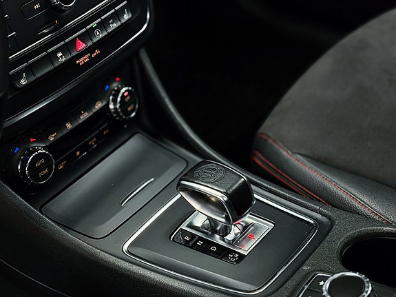 Mercedes-Benz CLA45 14 of 18