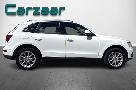 Audi Q5 2 of 23