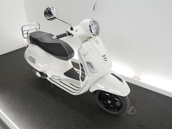 Vespa 300 GTS 3 of 3