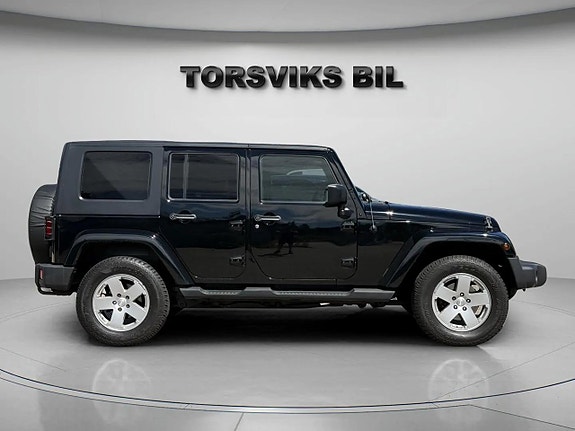 Jeep Wrangler Unlimited 7 of 16