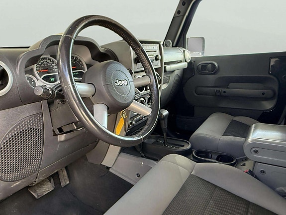 Jeep Wrangler Unlimited 11 of 16