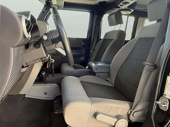 Jeep Wrangler Unlimited 10 of 16
