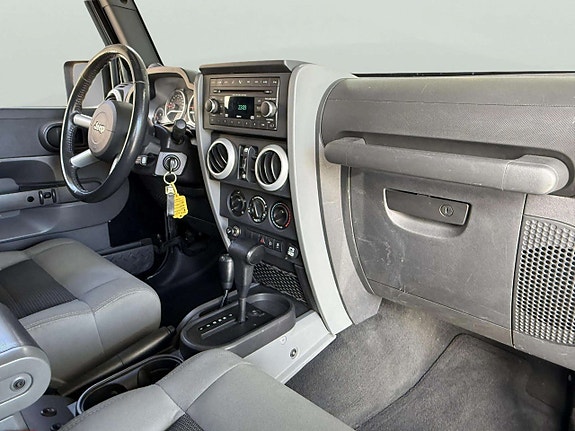 Jeep Wrangler Unlimited 13 of 16