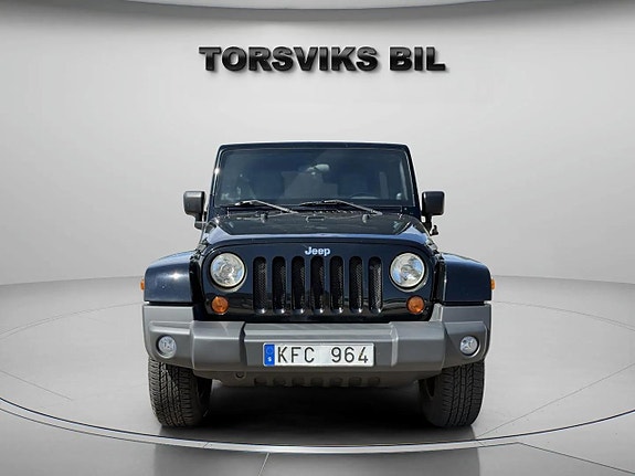 Jeep Wrangler Unlimited 9 of 16