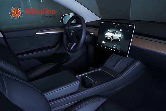 Tesla Model Y 4 of 19