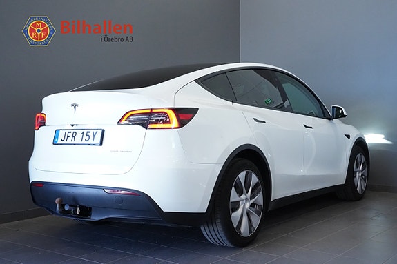 Tesla Model Y 3 of 19