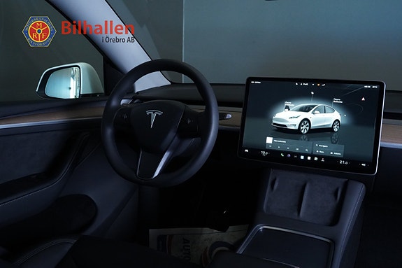 Tesla Model Y 6 of 19
