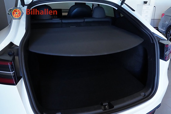 Tesla Model Y 12 of 19