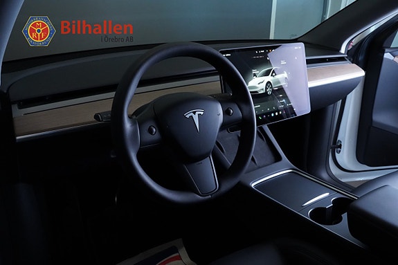 Tesla Model Y 7 of 19