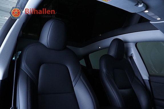 Tesla Model Y 5 of 19