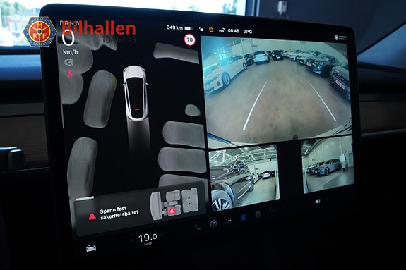 Tesla Model Y 16 of 19