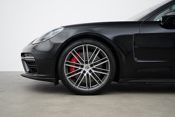 Porsche Panamera Turbo 2 of 27