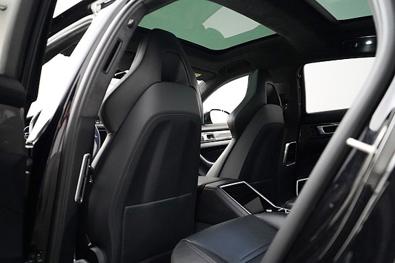 Porsche Panamera Turbo 8 of 27