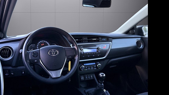 Toyota Auris 14 of 14