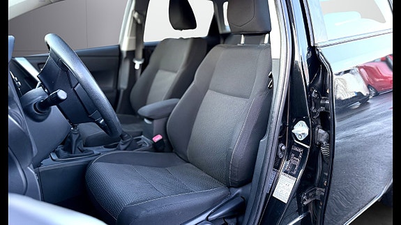 Toyota Auris 11 of 14