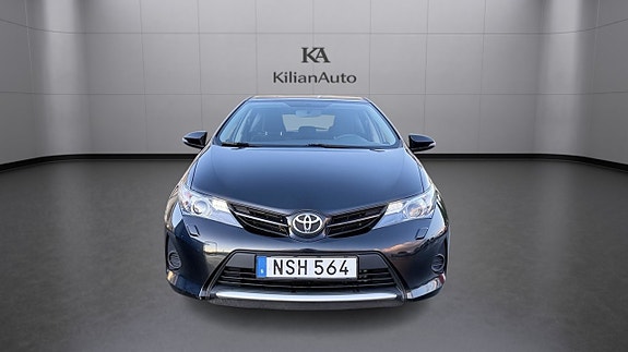 Toyota Auris 5 of 14