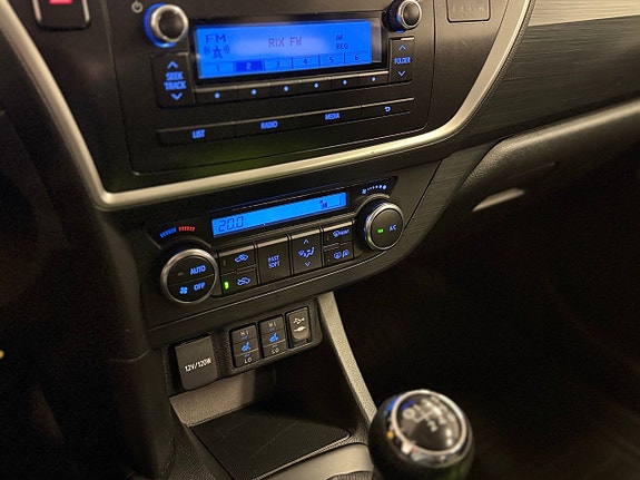 Toyota Auris 10 of 14