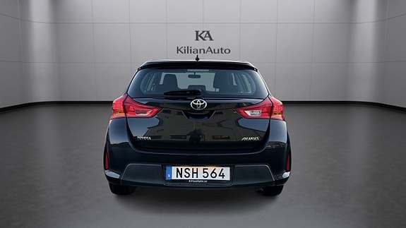 Toyota Auris 6 of 14
