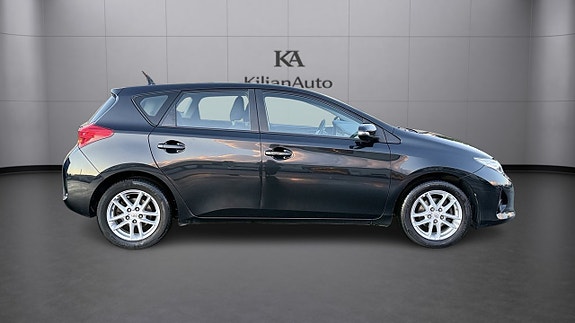 Toyota Auris 2 of 14