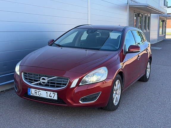 Volvo V60 2 of 5