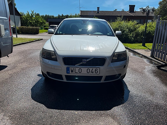 Volvo S40 2 of 5