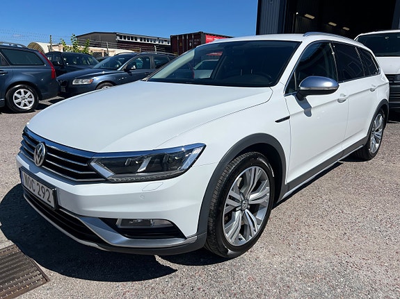 Volkswagen Passat Alltrack 3 of 5