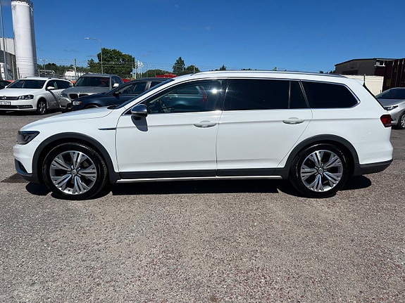 Volkswagen Passat Alltrack 13 of 23