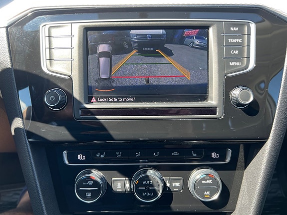 Volkswagen Passat Alltrack 9 of 23
