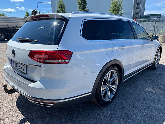 Volkswagen Passat Alltrack 17 of 23