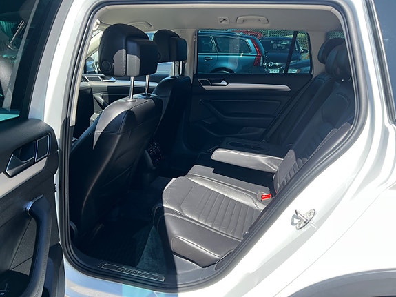 Volkswagen Passat Alltrack 10 of 23