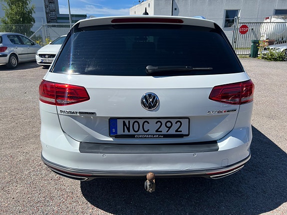 Volkswagen Passat Alltrack 16 of 23