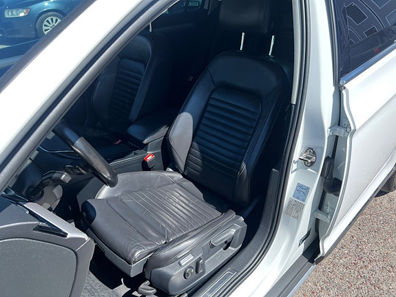 Volkswagen Passat Alltrack 8 of 23